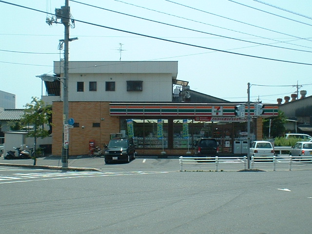 【福山市高西町南のアパートのコンビニ】