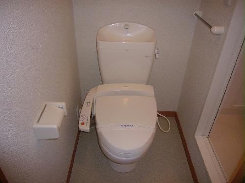 トイレ　温水洗浄便座付き