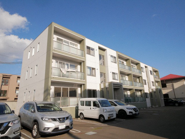 札幌市北区北二十五条西のマンションの建物外観