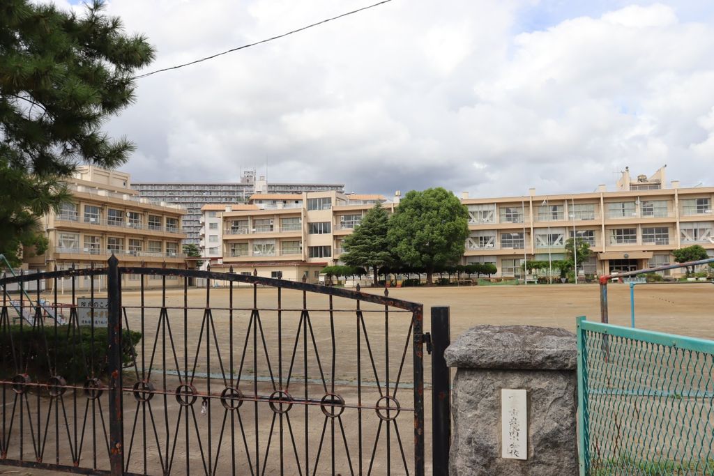 【エクセレント　ザ　タワーの小学校】