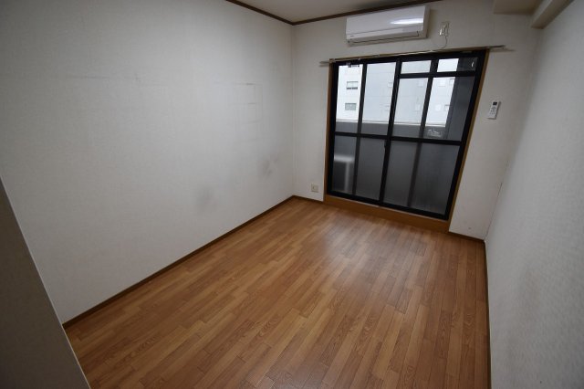 居室・リビング　スタンダードな洋室です