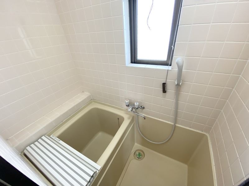 バス・シャワールーム　シャワー付きの浴室です