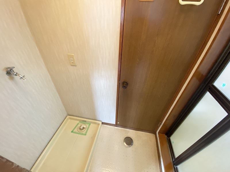 洗面設備　室内洗濯機置き場です
