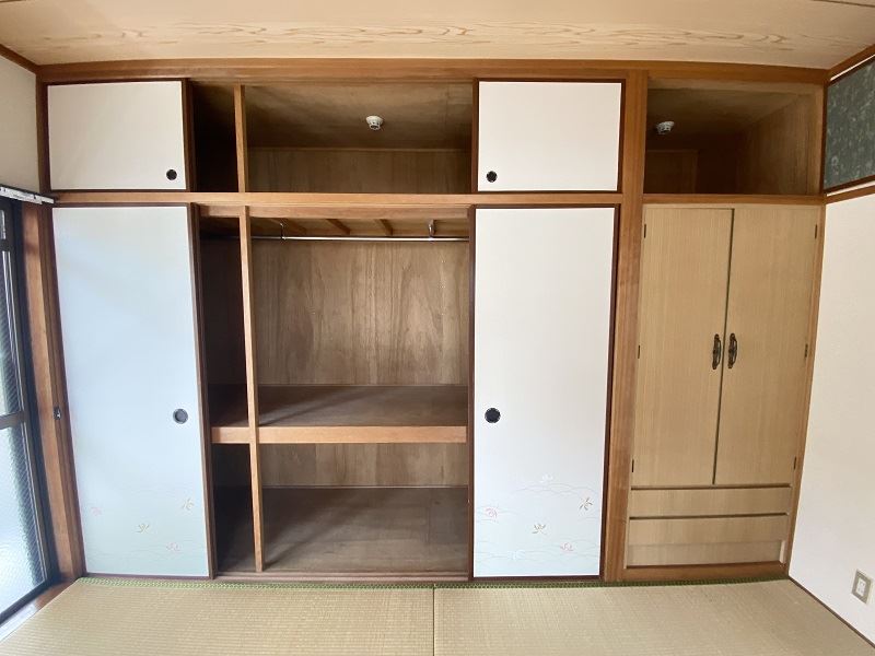 収納　窓２面あり、上下に収納ありますよ