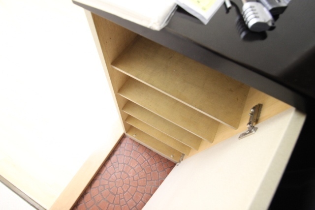 玄関　下駄箱有