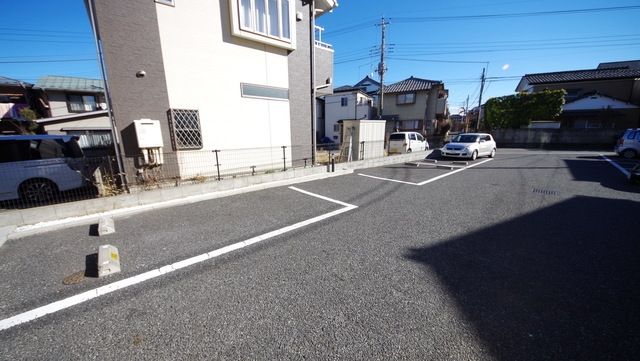 【入間郡三芳町大字藤久保のアパートの駐車場】