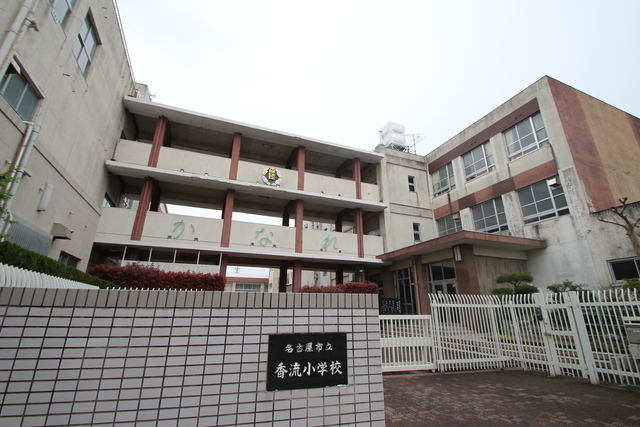 【ジョリ　ファミーユ　IIの小学校】