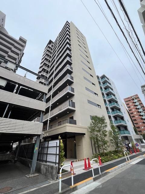 【江戸川区東葛西のマンションの建物外観】