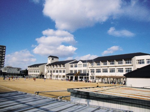 小学校　神戸市立伊川谷小学校（小学校）まで1095m