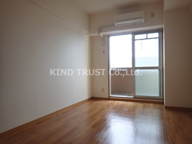 居室・リビング　こちらの居間で趣味の時間をお楽しみください