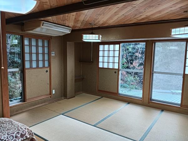 左京区鹿ケ谷徳善谷町の居間写真