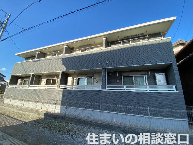 【碧南市栗山町のアパートの建物外観】
