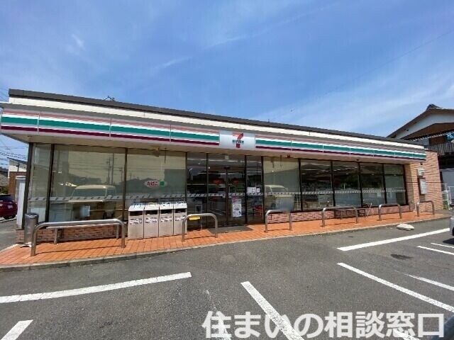 【碧南市栗山町のアパートのコンビニ】