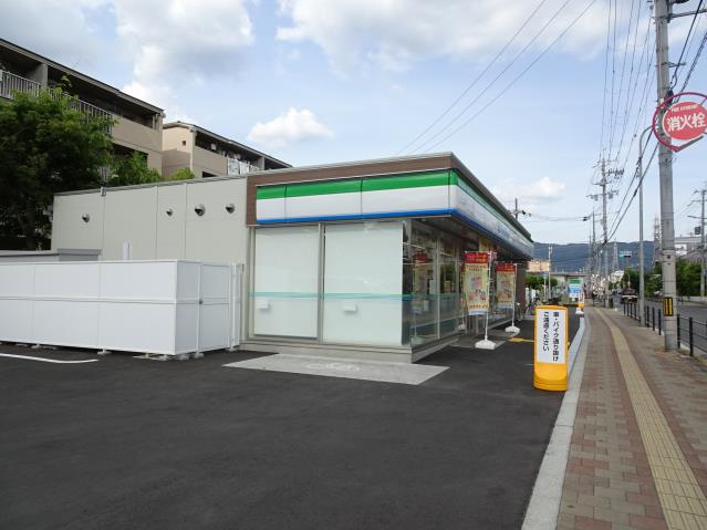 コンビニ　ファミリーマート（コンビニ）まで427m