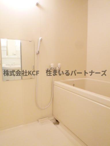 バス・シャワールーム　コンパクトで使いやすいお風呂です