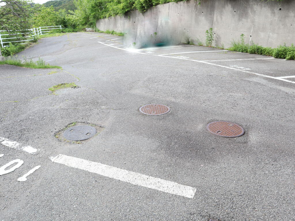 【玉野市田井のマンションの駐車場】