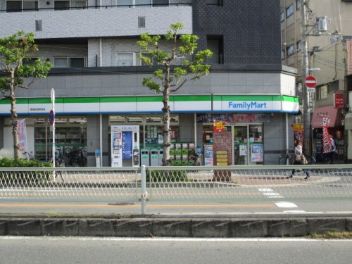 コンビニ　ファミリーマート 西成区役所前店（コンビニ）まで378m