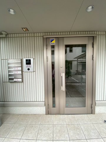 エントランス　清潔なエントランスです