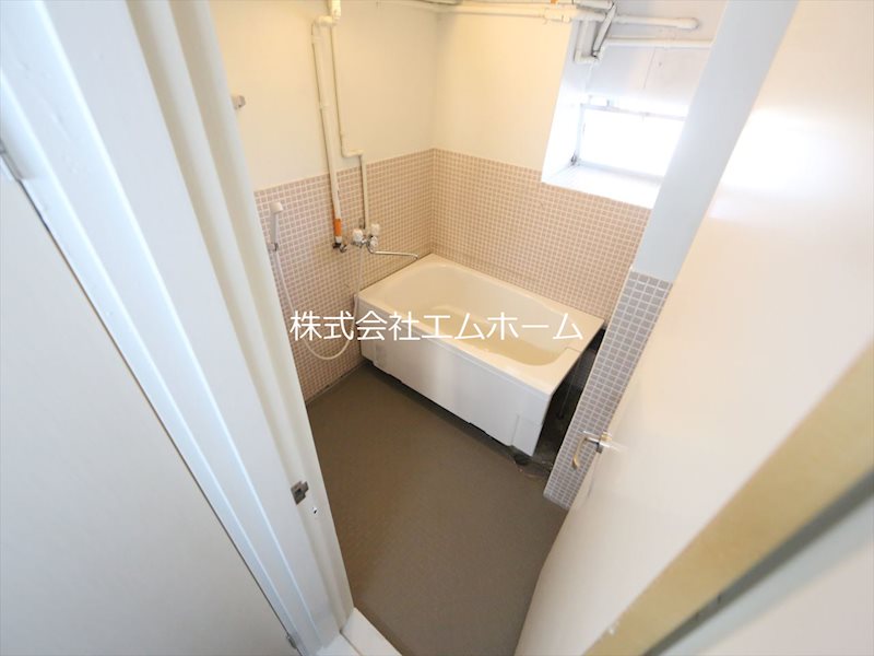 バス・シャワールーム　バスルーム（お風呂トイレ別）窓付（換気良好）