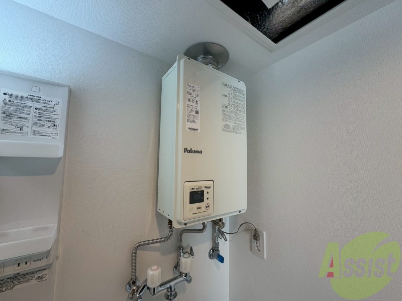 その他設備　給湯器は簡単操作で温度調整ができますよ。