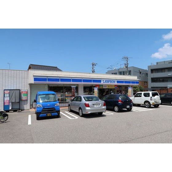 コンビニ　ローソン金沢泉店（コンビニ）まで300m