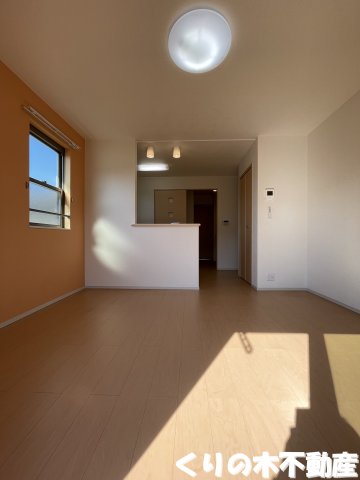 居室・リビング　こちらの居間で趣味の時間をお楽しみください