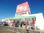 ドラックストア　スギ薬局島店（ドラッグストア）まで965m