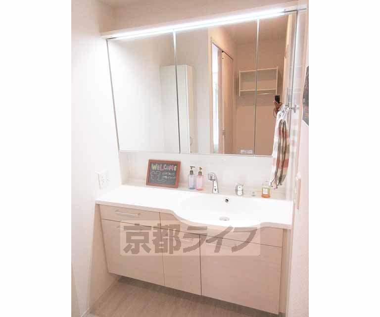 洗面設備　ワイドな洗面台・