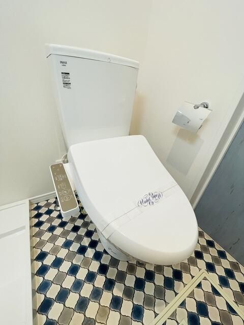 トイレ　白基調で清潔感のあるトイレです♪