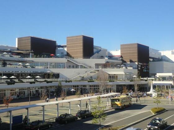 ショッピングセンター　テラスモール湘南（ショッピングセンター）まで867m