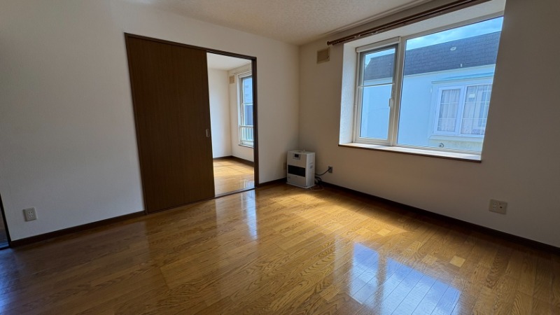 居室・リビング　明るいリビング