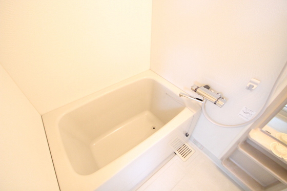 バス・シャワールーム　※別室の写真を使用しております※