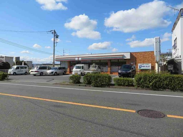 コンビニ　セブンイレブン多摩和田3丁目店（コンビニ）まで700m