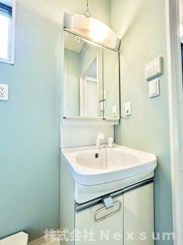 洗面設備　コンパクトで使いやすい洗面所