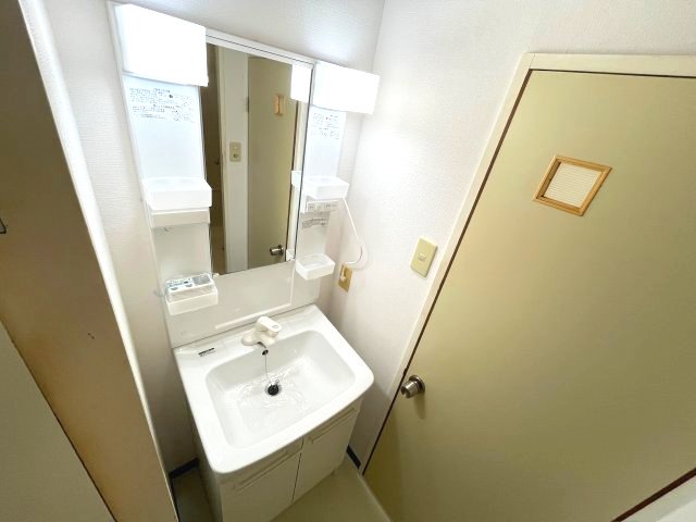 洗面設備　写真は、他部屋の同間取りとなっております。
