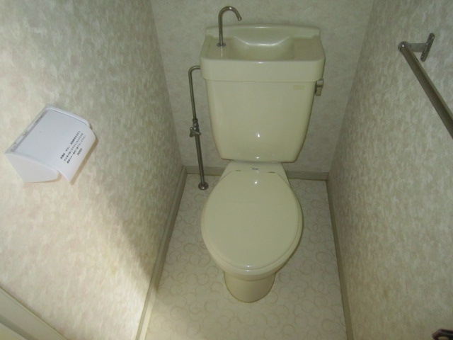 トイレ　※別のお部屋の写真です。