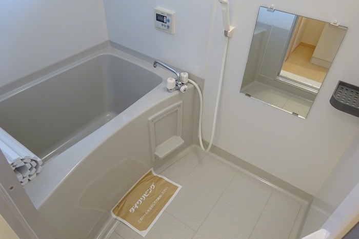 バス・シャワールーム　給湯式浴室