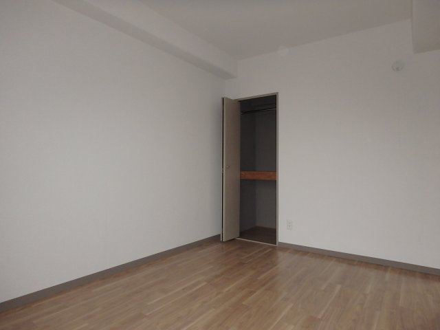 居室・リビング　個人の部屋や寝室として使える洋室です