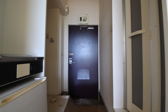 玄関　※別部屋の参考写真の為、原状優先です。