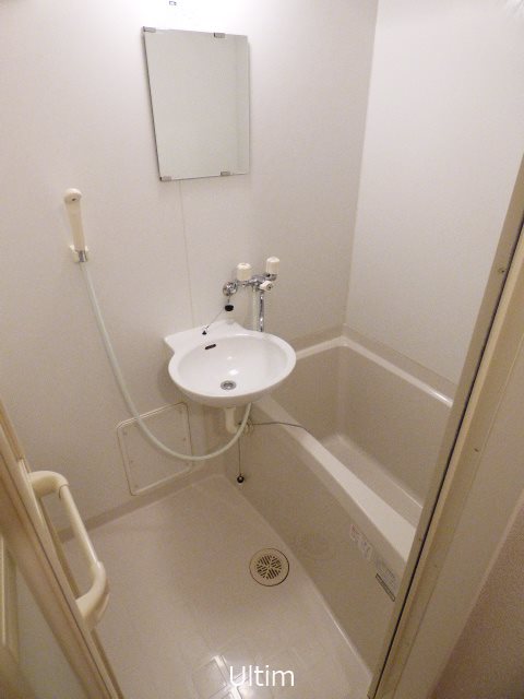 バス・シャワールーム　※別のお部屋の写真です