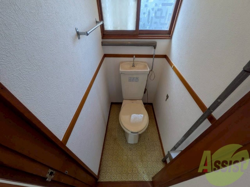 トイレ　こちらはトイレです。清潔感があり、安心して使用できます。