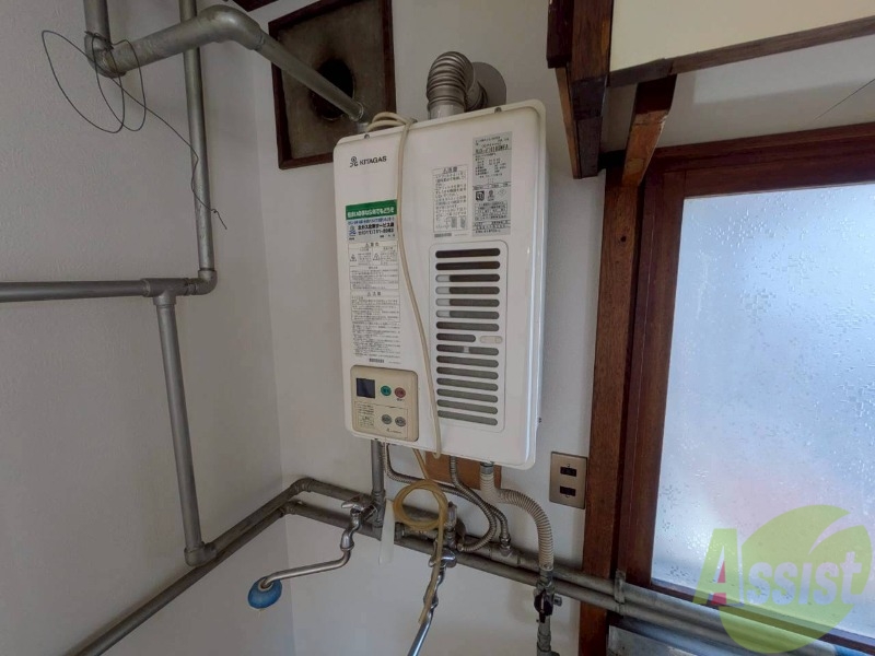 その他設備　給湯器は簡単操作で温度調整ができますよ。