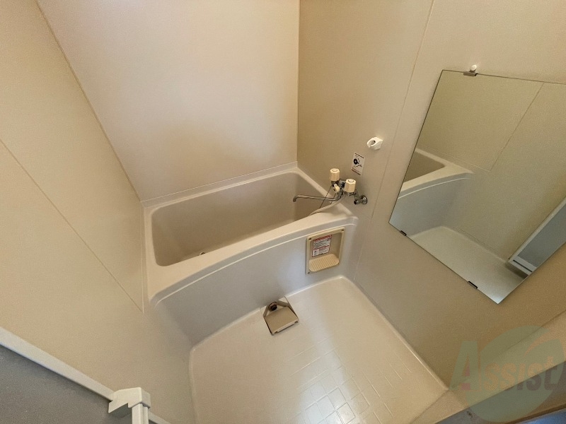 バス・シャワールーム　お風呂になります。一日の疲れを癒してくださいね。