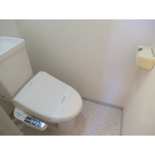 トイレ　温水洗浄便座付き