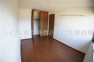収納　写真は反転のお部屋です