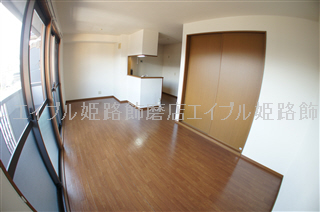 居室・リビング　写真は反転のお部屋です