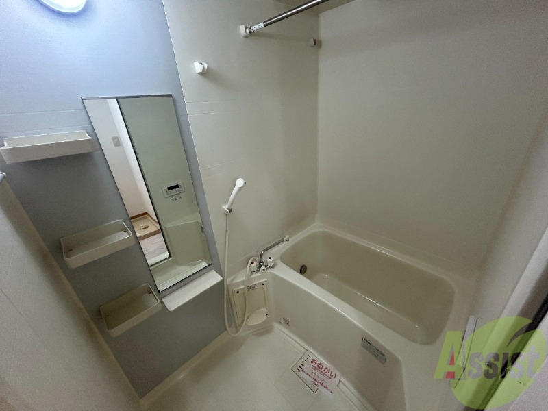 バス・シャワールーム　浴室は狭すぎず、シャワーも浴びやすそうです。