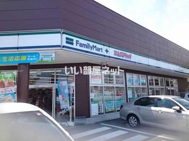 コンビニ　ファミリーマート 奈良学園大和町店（コンビニ）まで291m