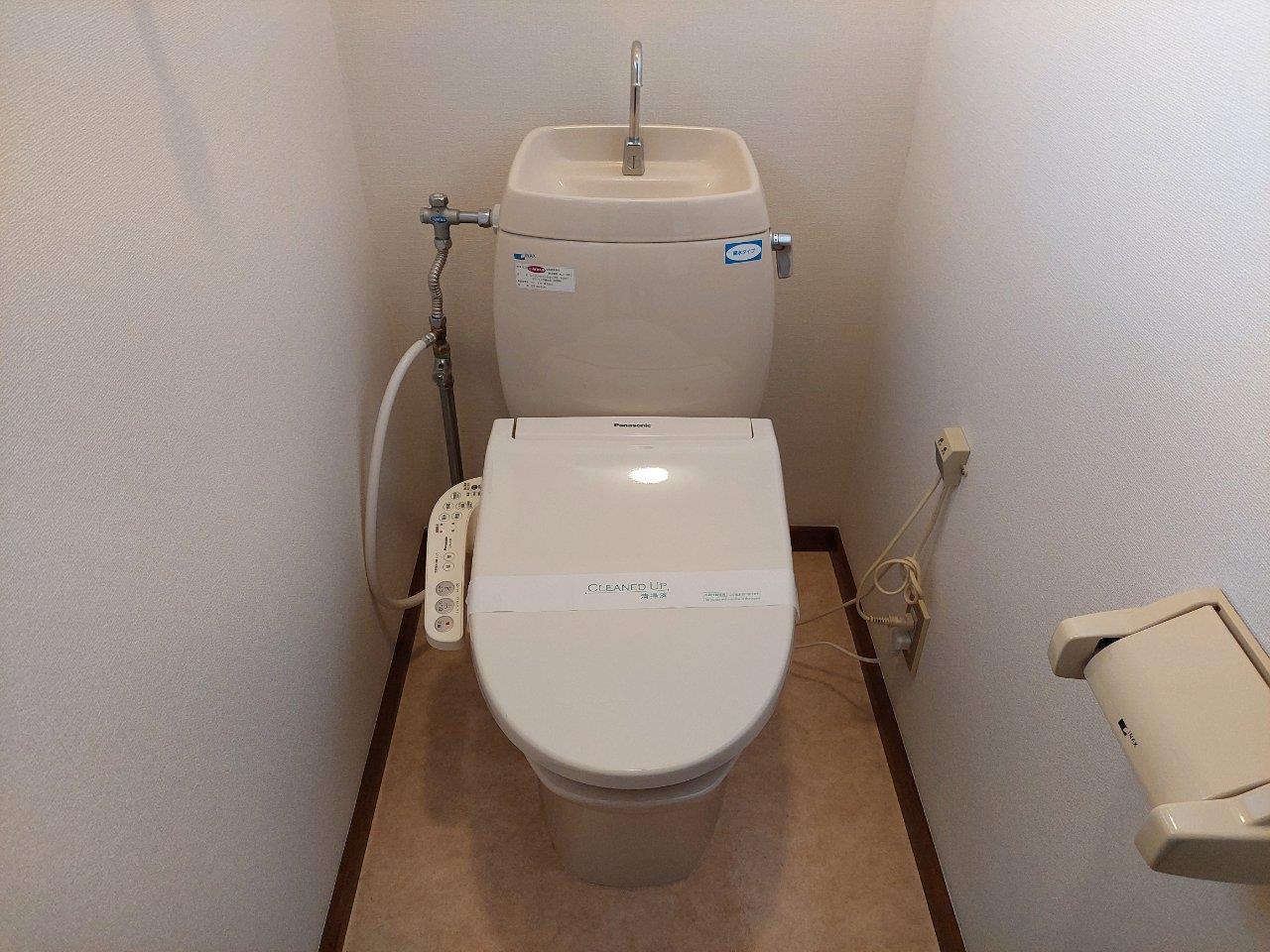 トイレ　温水洗浄暖房便座