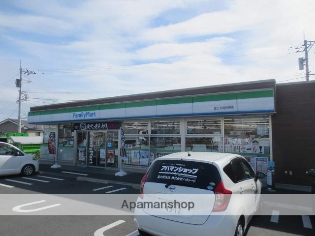 コンビニ　ファミリーマート（コンビニ）まで470m